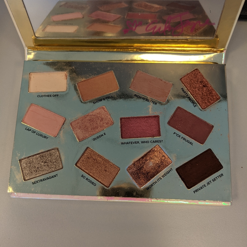 Too Faced Pretty Mess eye shadow palette